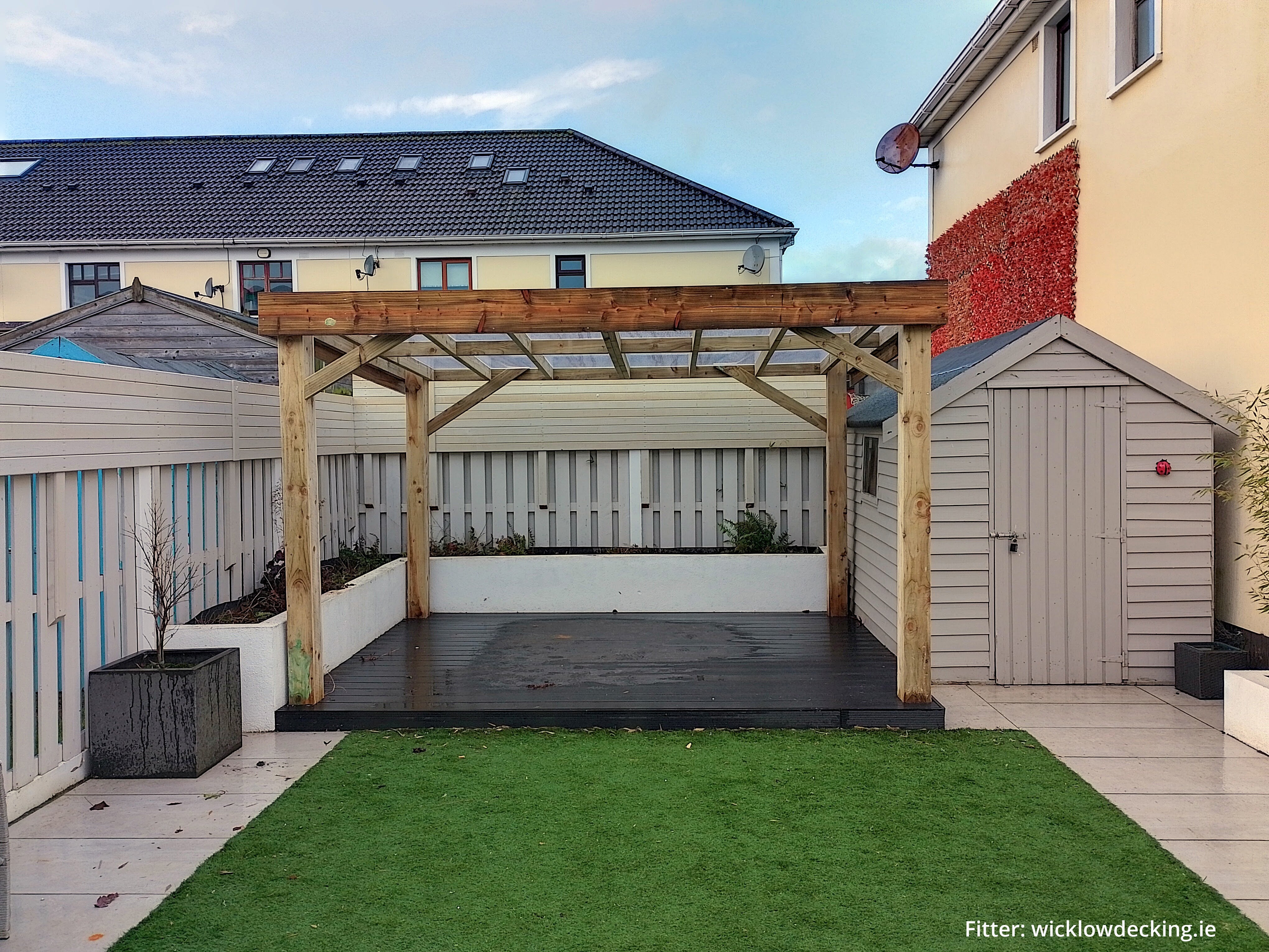 Pacote DIY - Pérgola Independente de Policarbonato Transparente de 3500mm x 4200mm